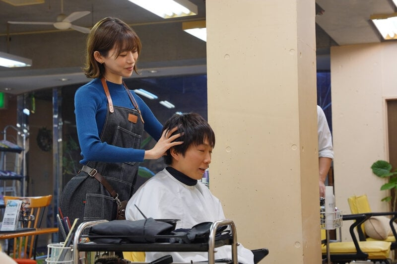 JUL-946 Get a special discount when getting a haircut
